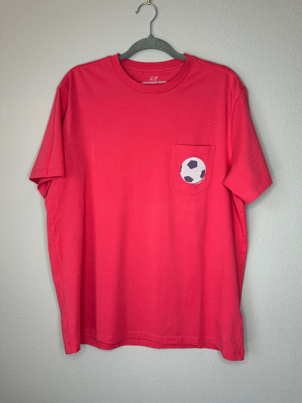 VINEYARD VINES Men's Dark Pink Soccer Ball Pocket Tee T-Shirt Size Medium